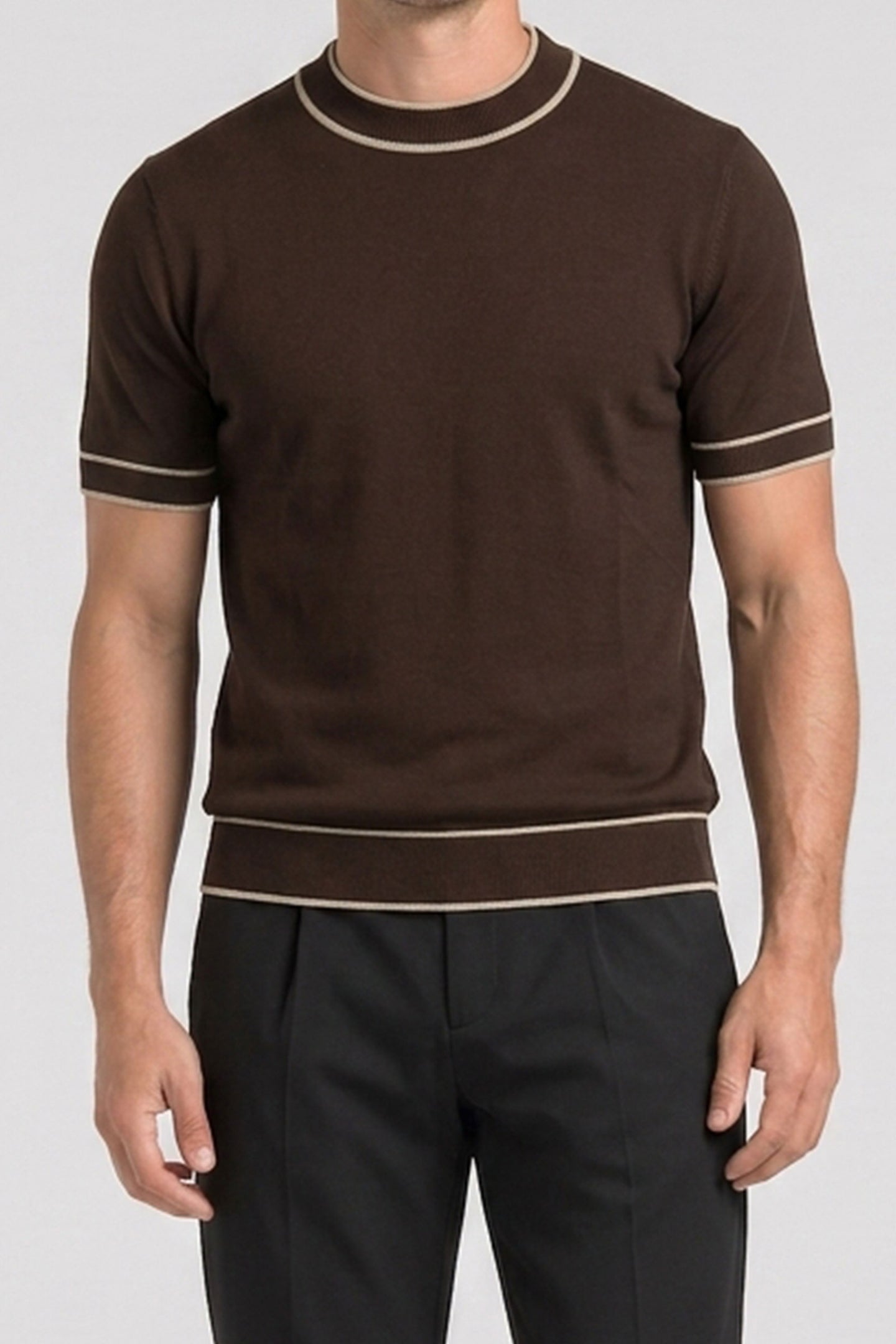 T-shirt marron en maille pour homme, coupe classique, col rond et finitions contrastées