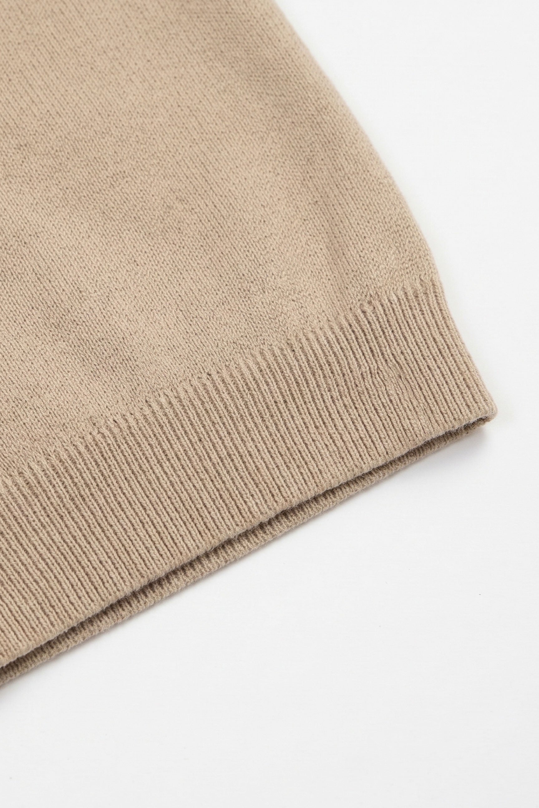 Polo beige à col zippé en maille pour homme