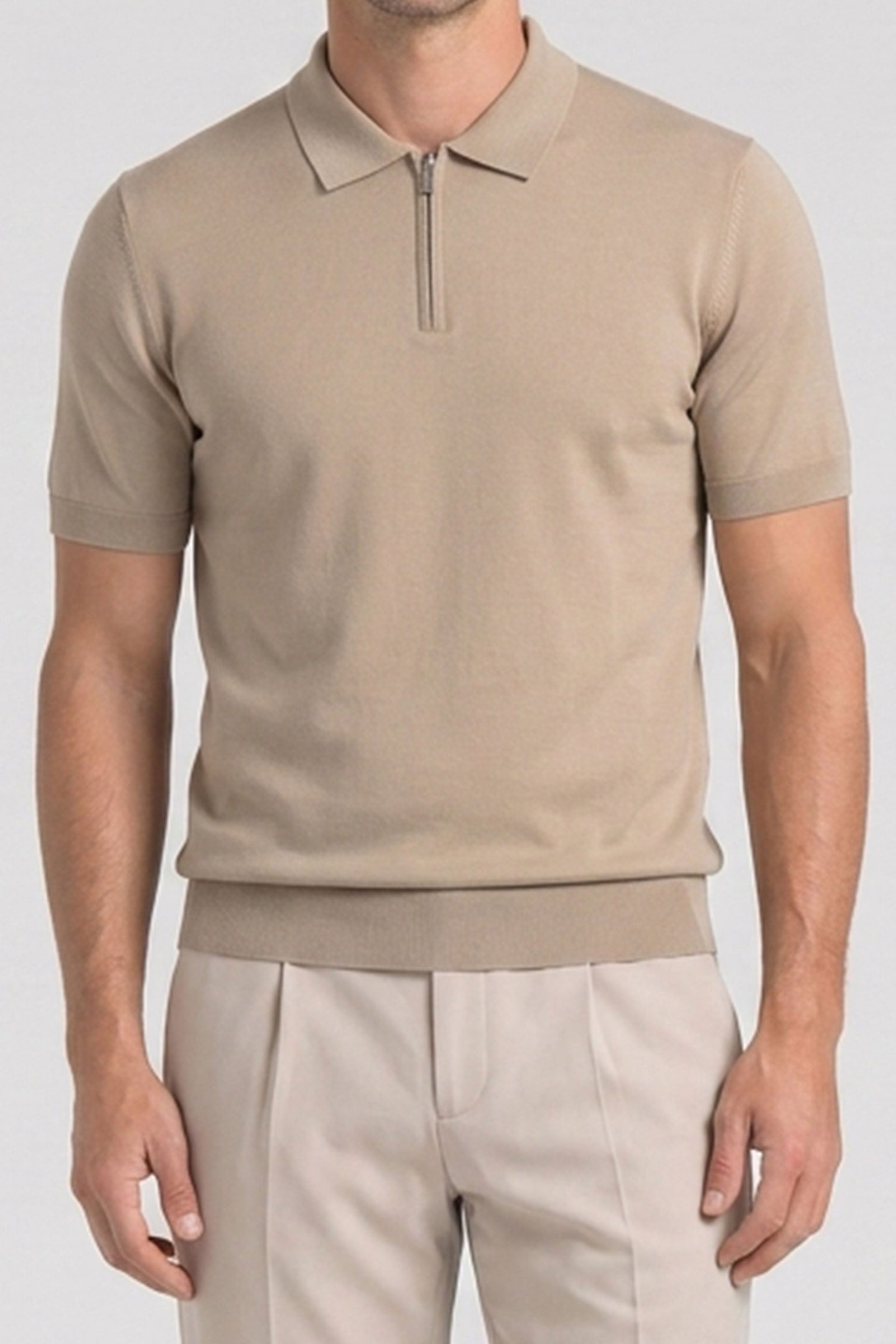 Polo beige à col zippé en maille pour homme