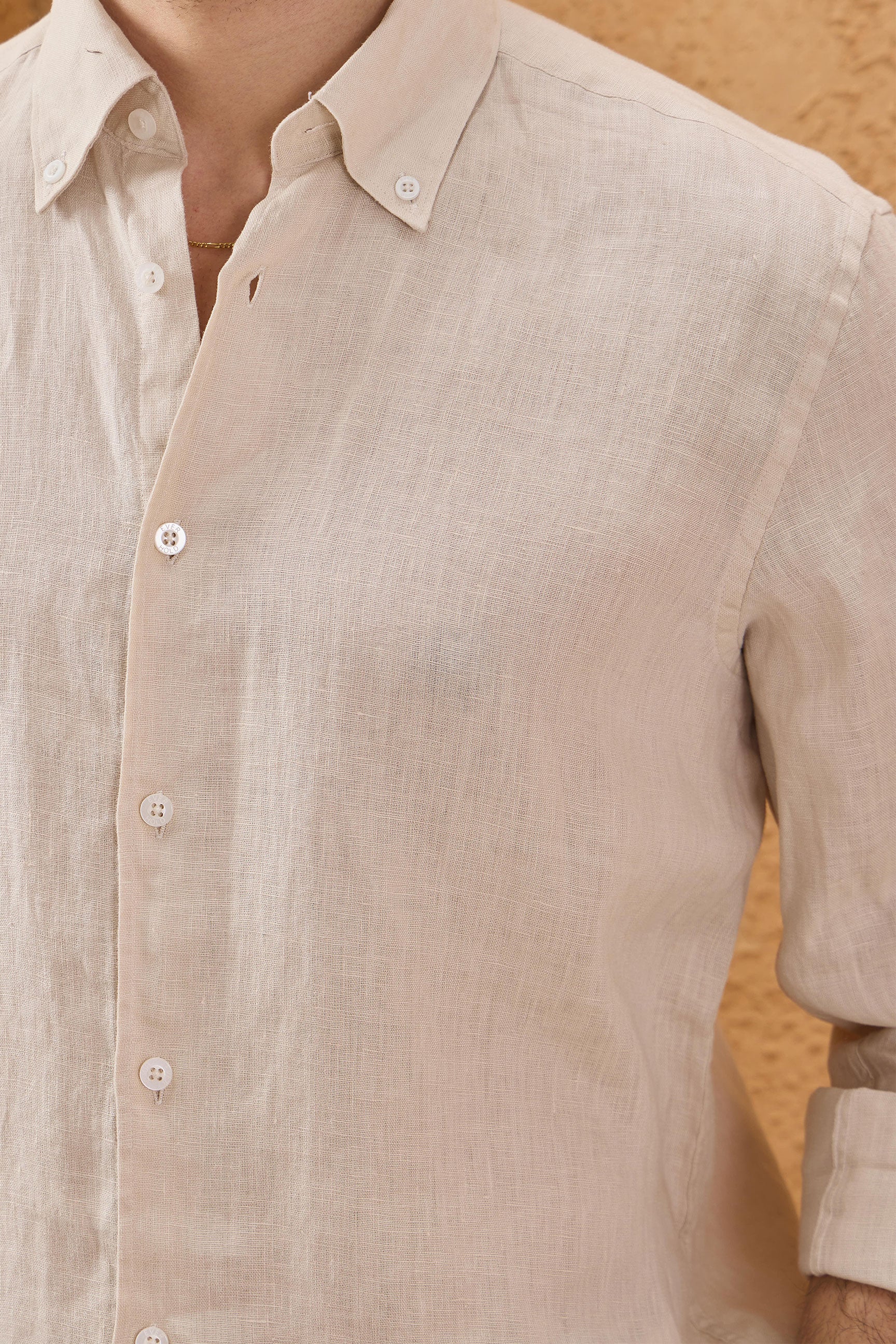 Chemise d'été beige en pur lin pour homme, manches longues, boutonnée