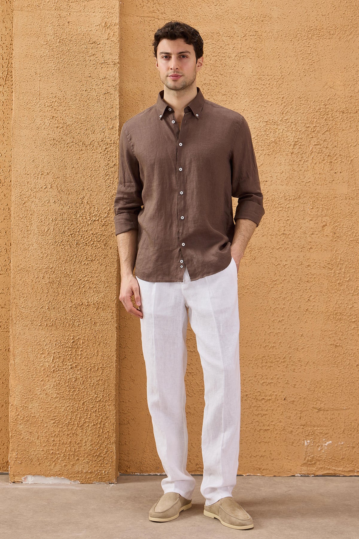 Chemise d'été à manches longues en pur lin marron foncé pour homme