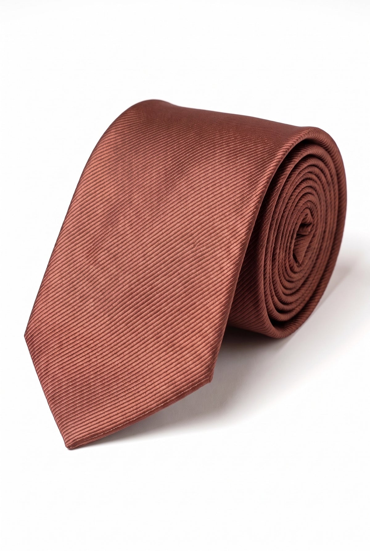 Cravate fine unie marron clair pour homme