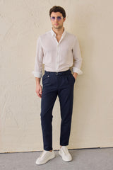 Pantalon Gurkha plissé bleu marine pour homme, taille ajustable, coupe fuselée.