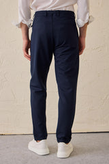 Pantalon Gurkha plissé bleu marine pour homme, taille ajustable, coupe fuselée.
