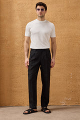 Pantalon noir pour homme en lin 100 % avec cordon de serrage et plis, coupe droite décontractée.