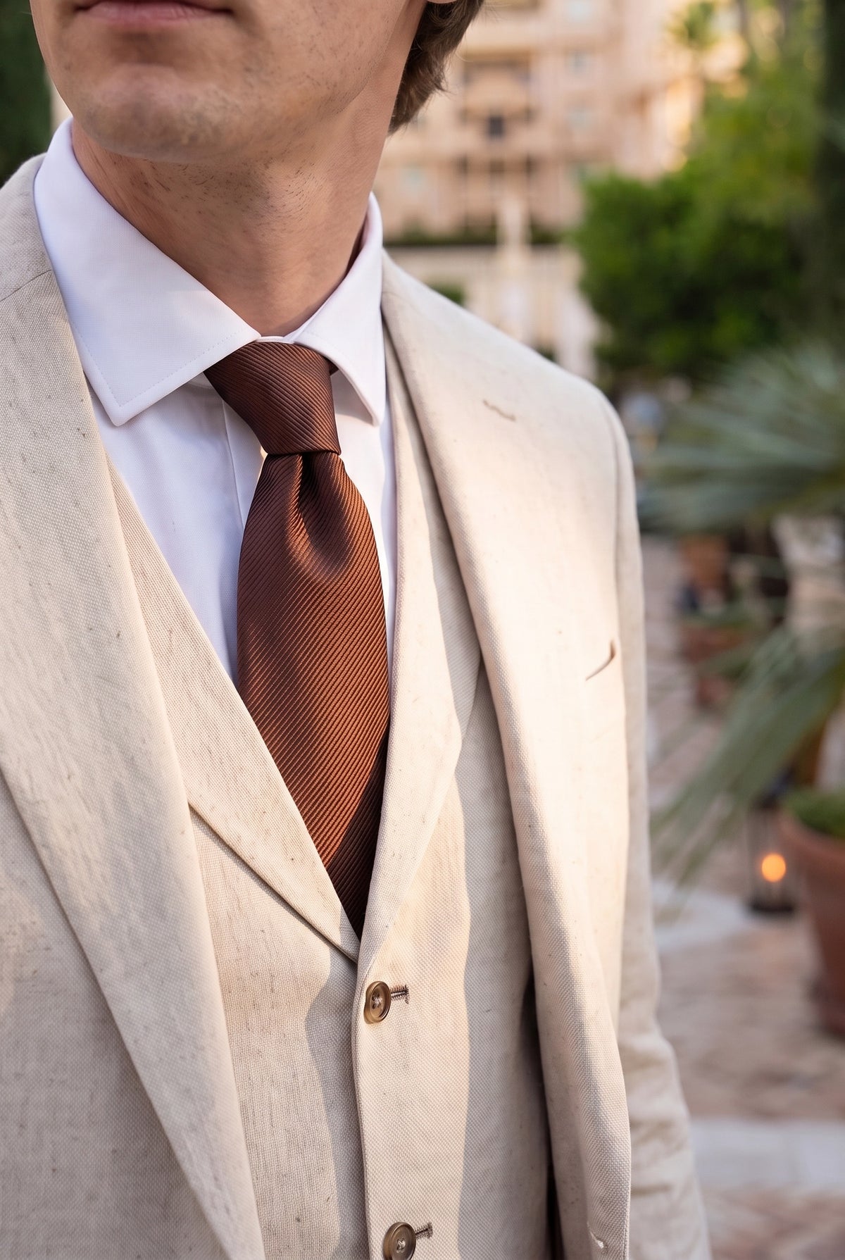 Cravate fine unie marron clair pour homme