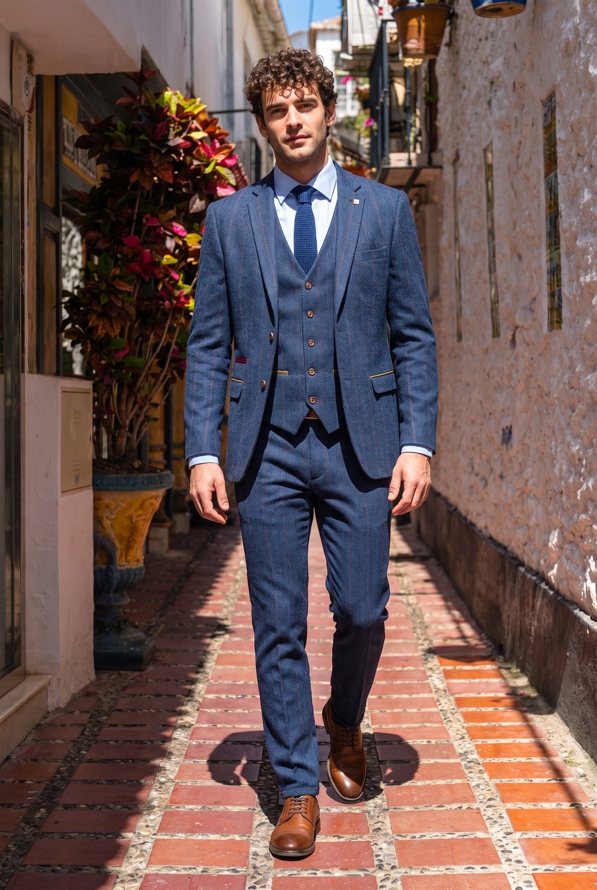 Look #986 styled with Costume trois pièces en tweed à carreaux bleus pour homme Scott