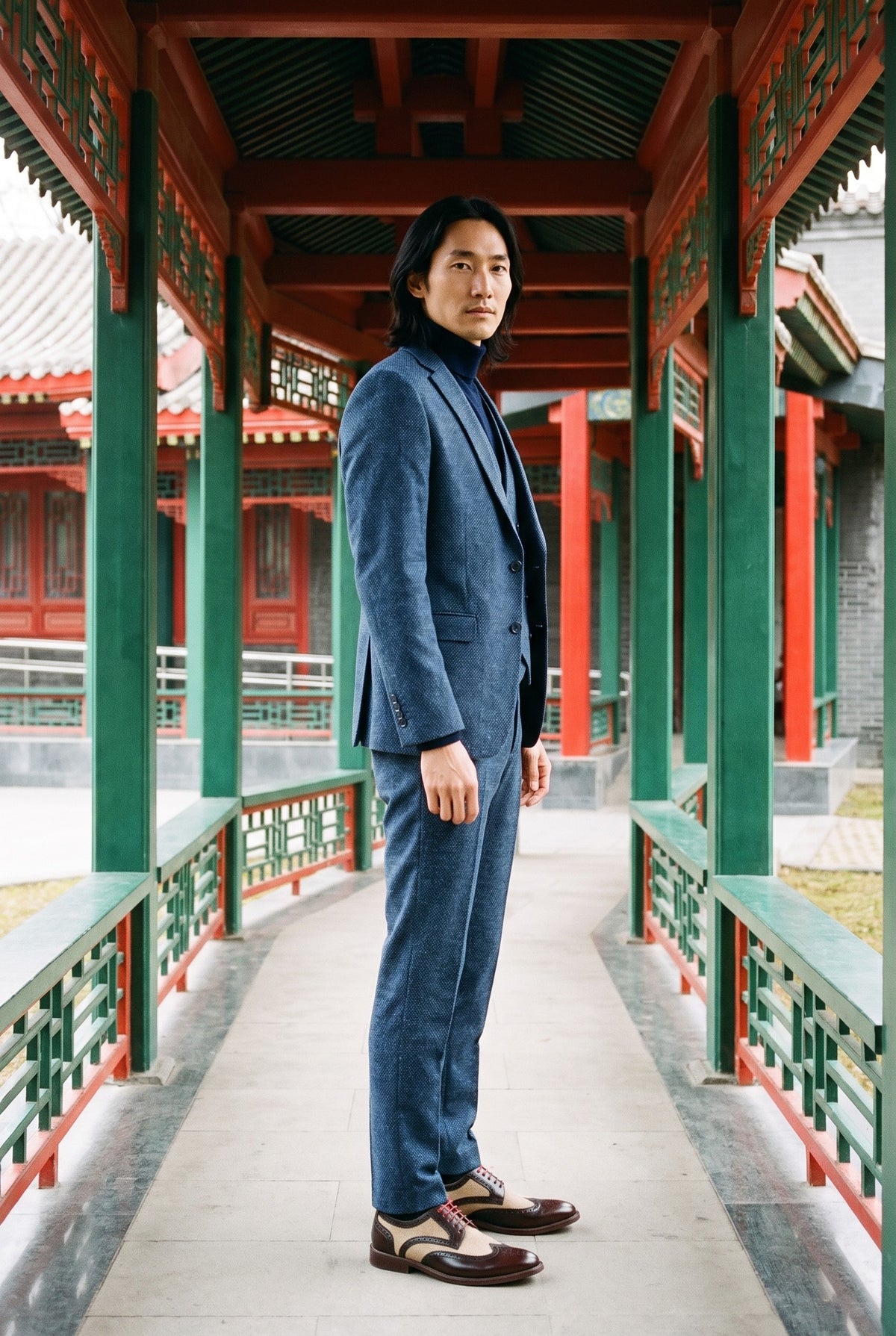 Look #381 styled with Costume trois pièces bleu marine pour homme avec gilet croisé