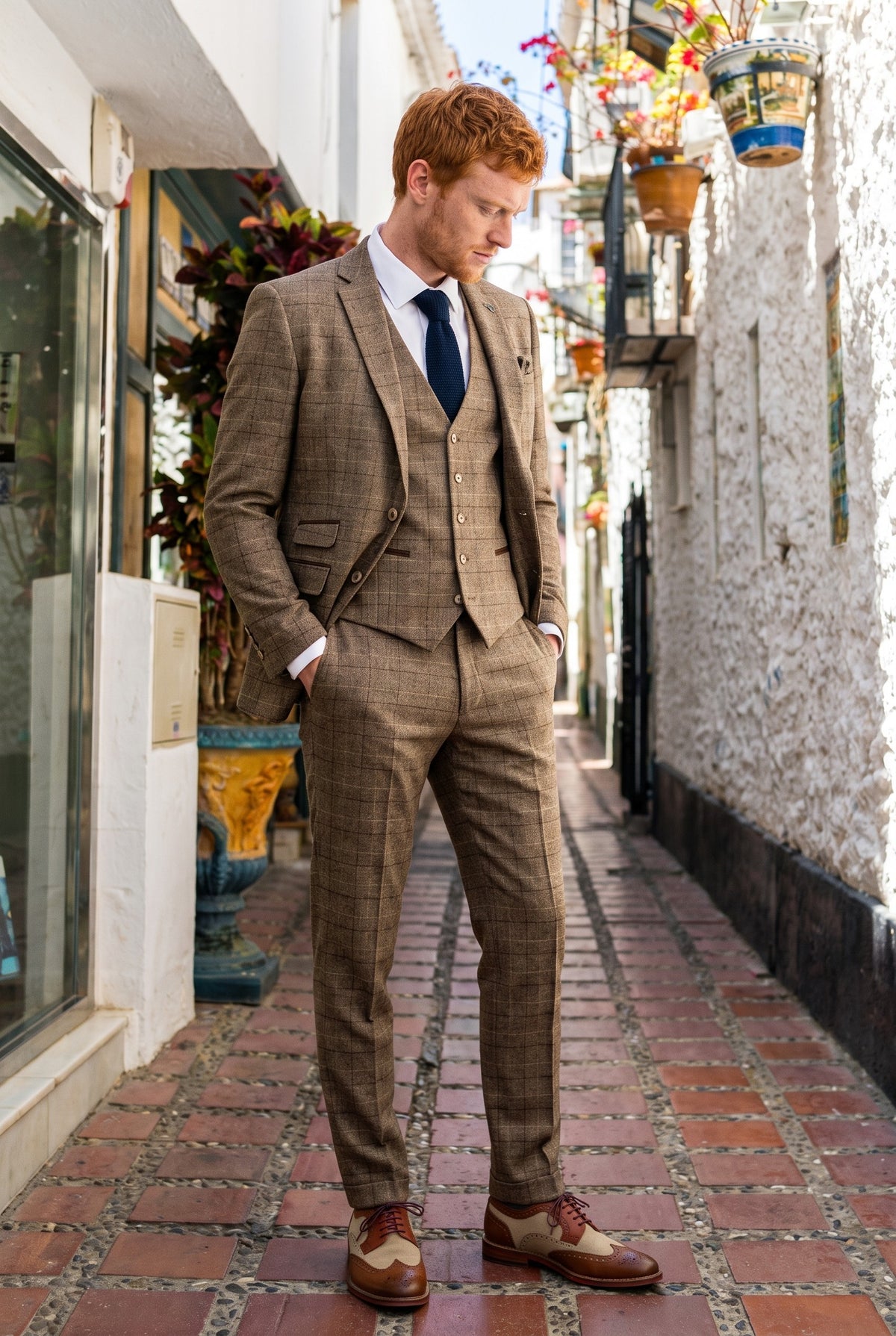 Look #573 styled with Liam - Costume trois pièces à carreaux marron pour homme