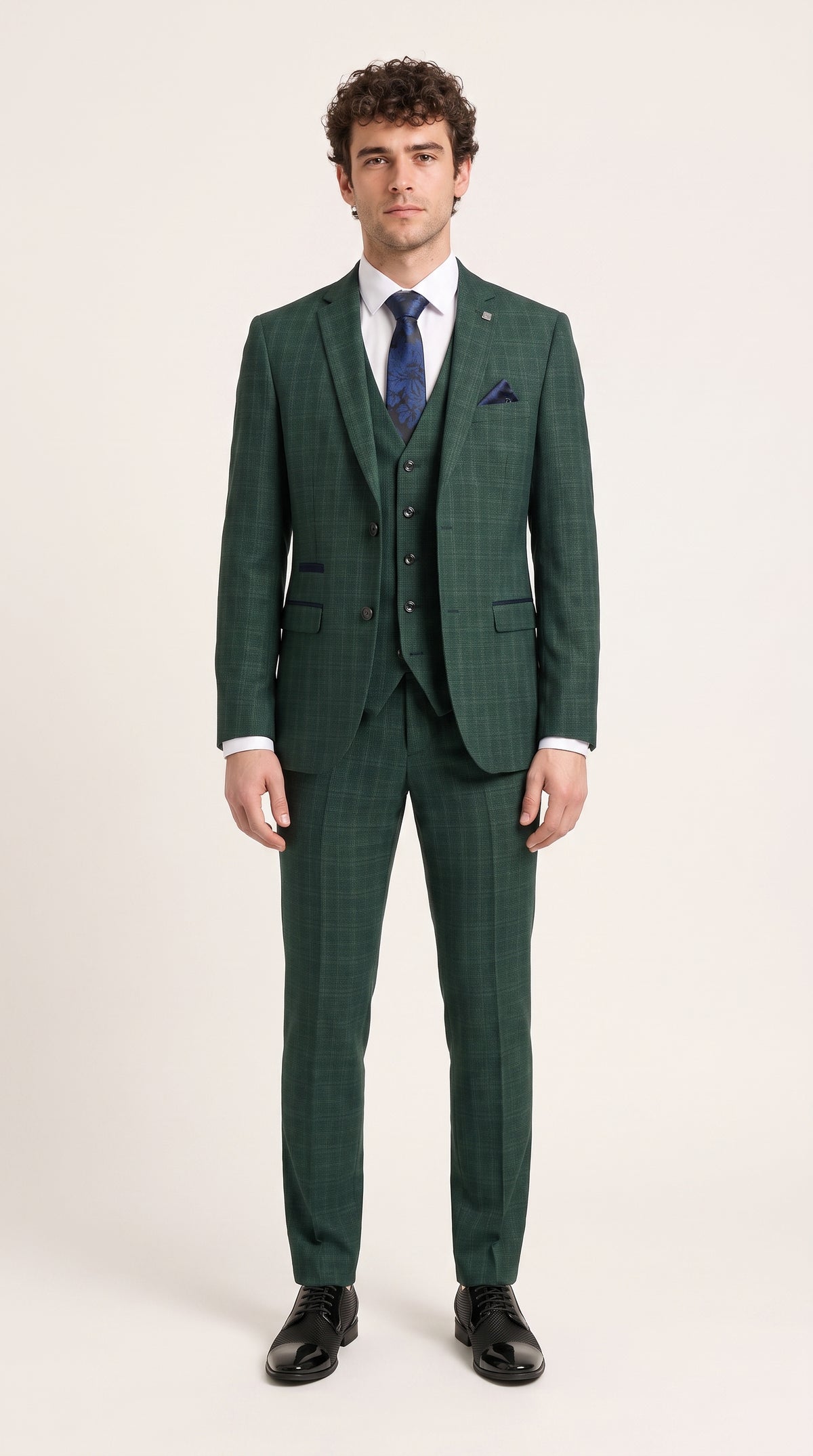 Look #342 styled with Leo - Costume trois pièces vert à carreaux pour homme, coupe ajustée