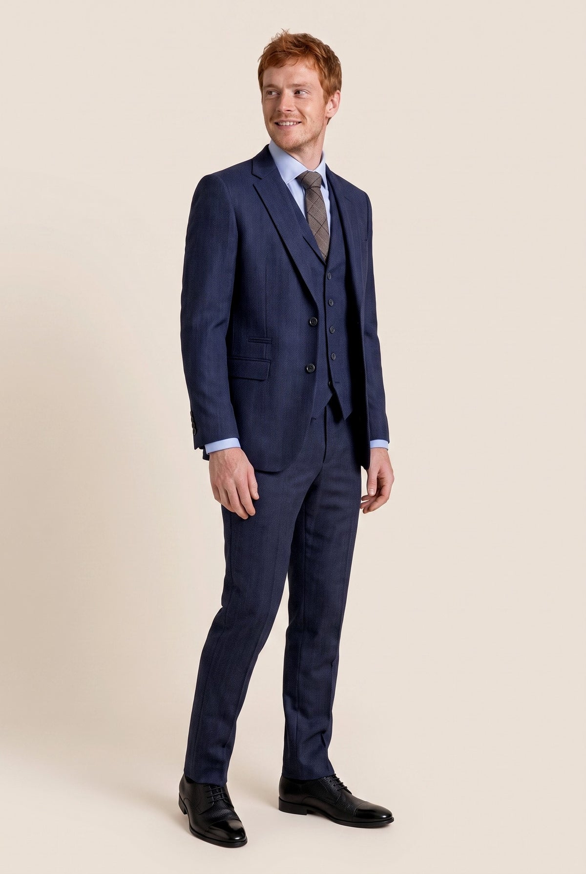 Look #987 styled with Costume trois pièces pour homme en tweed à chevrons bleu marine