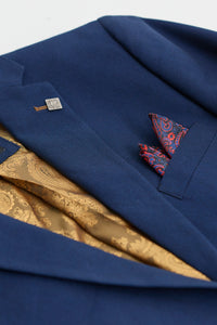 Costume trois pièces bleu marine pour homme, finitions marron, motif œil-de-perdrix classique, style vintage, idéal pour les mariés.