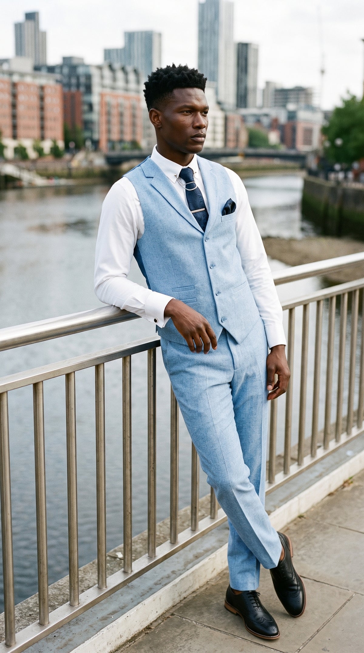 Look #339 styled with TP-12 - Costume d'été pour homme, gilet et pantalon en lin bleu royal, idéal pour un mariage.