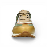 Baskets Aglae 02 pour homme, en cuir vert et beige.