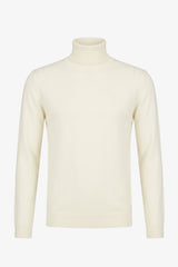Pull à col roulé crème pour homme, en maille douce à manches longues et mélange de viscose.