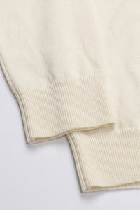 Pull à col roulé crème pour homme, en maille douce à manches longues et mélange de viscose.