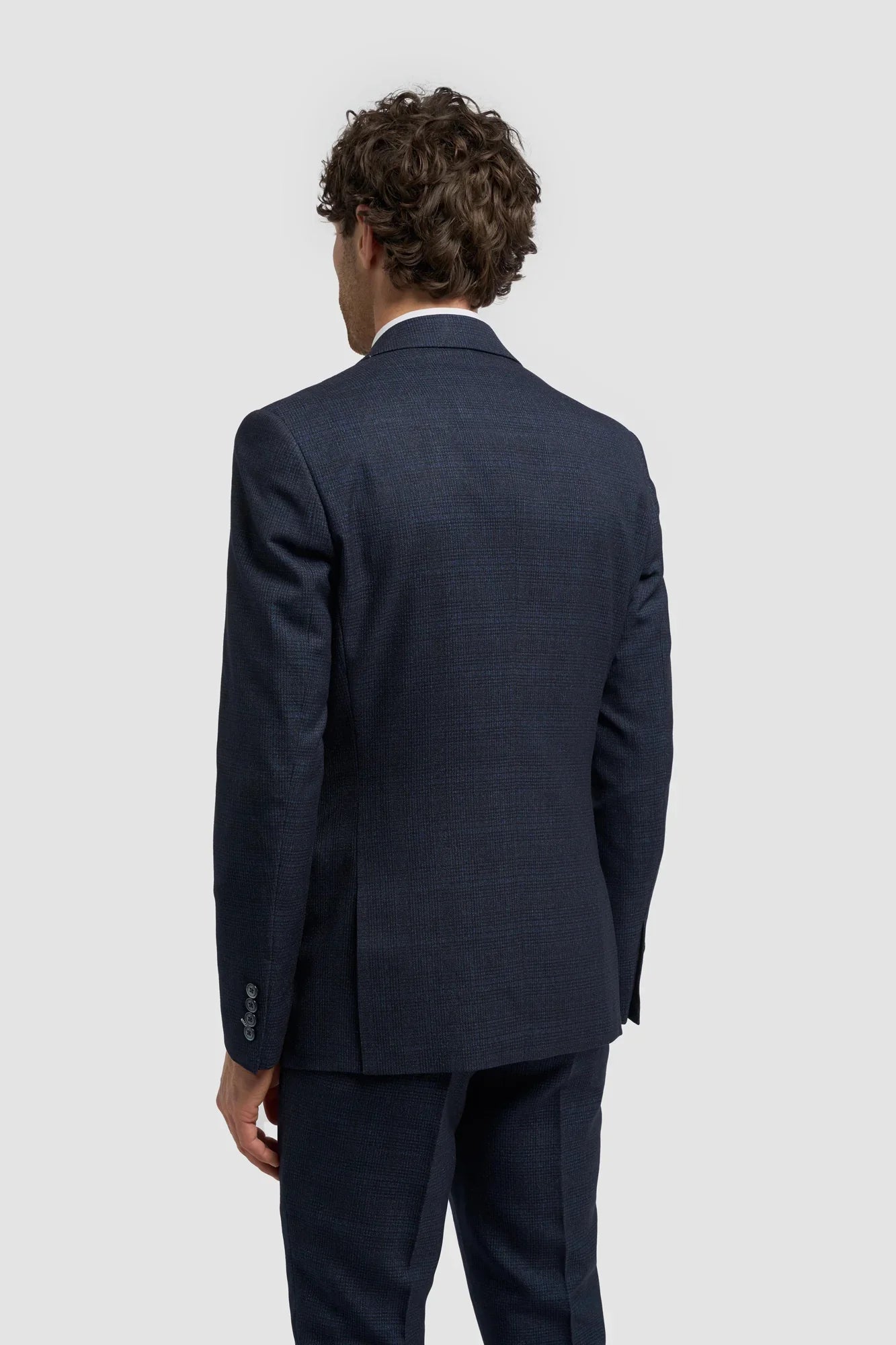 Costume trois pièces à carreaux bleu marine pour homme avec gilet crème contrastant