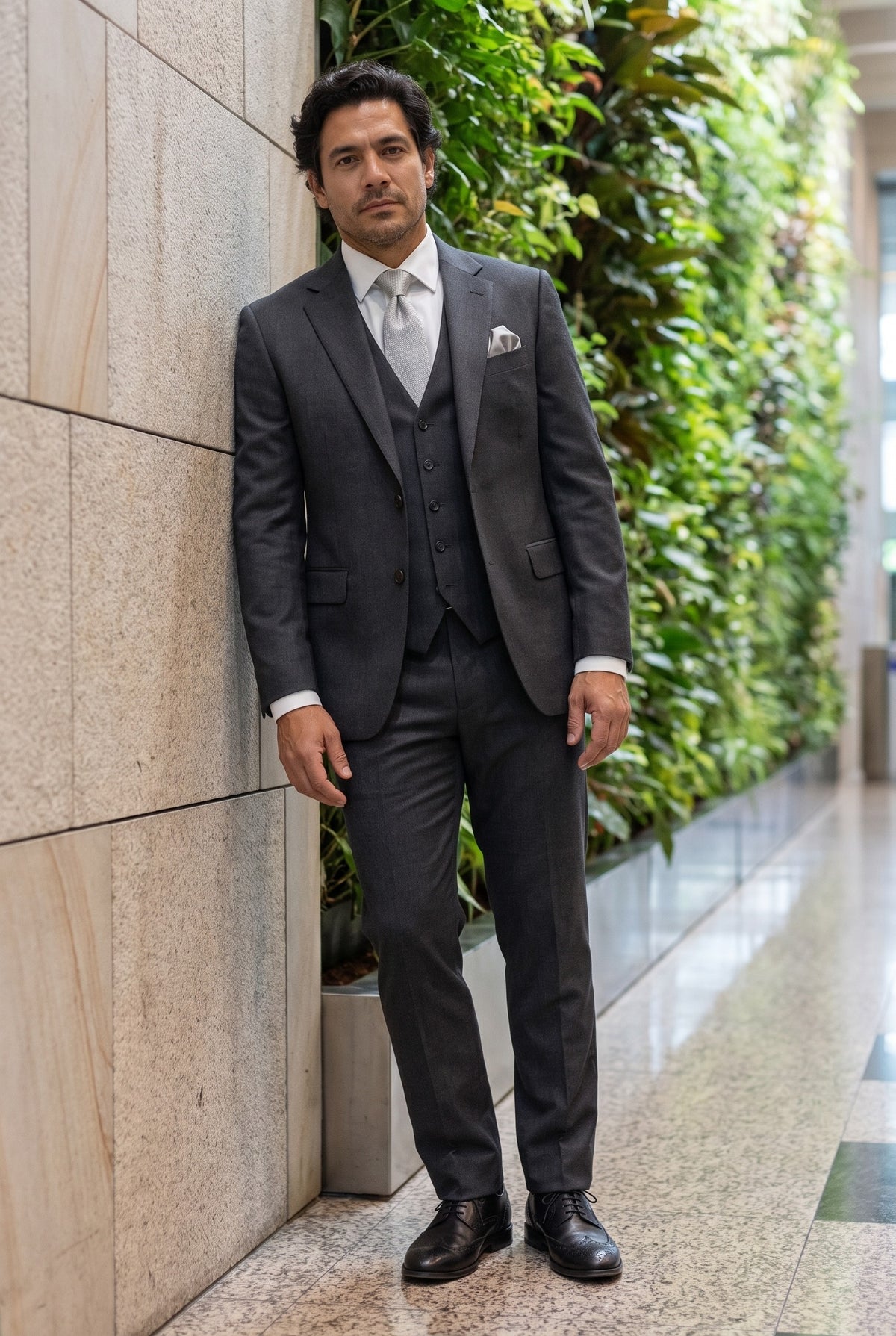 Look #814 styled with Costume trois pièces gris anthracite pour homme, coutures classiques, idéal pour mariage, été ou bal de promo.
