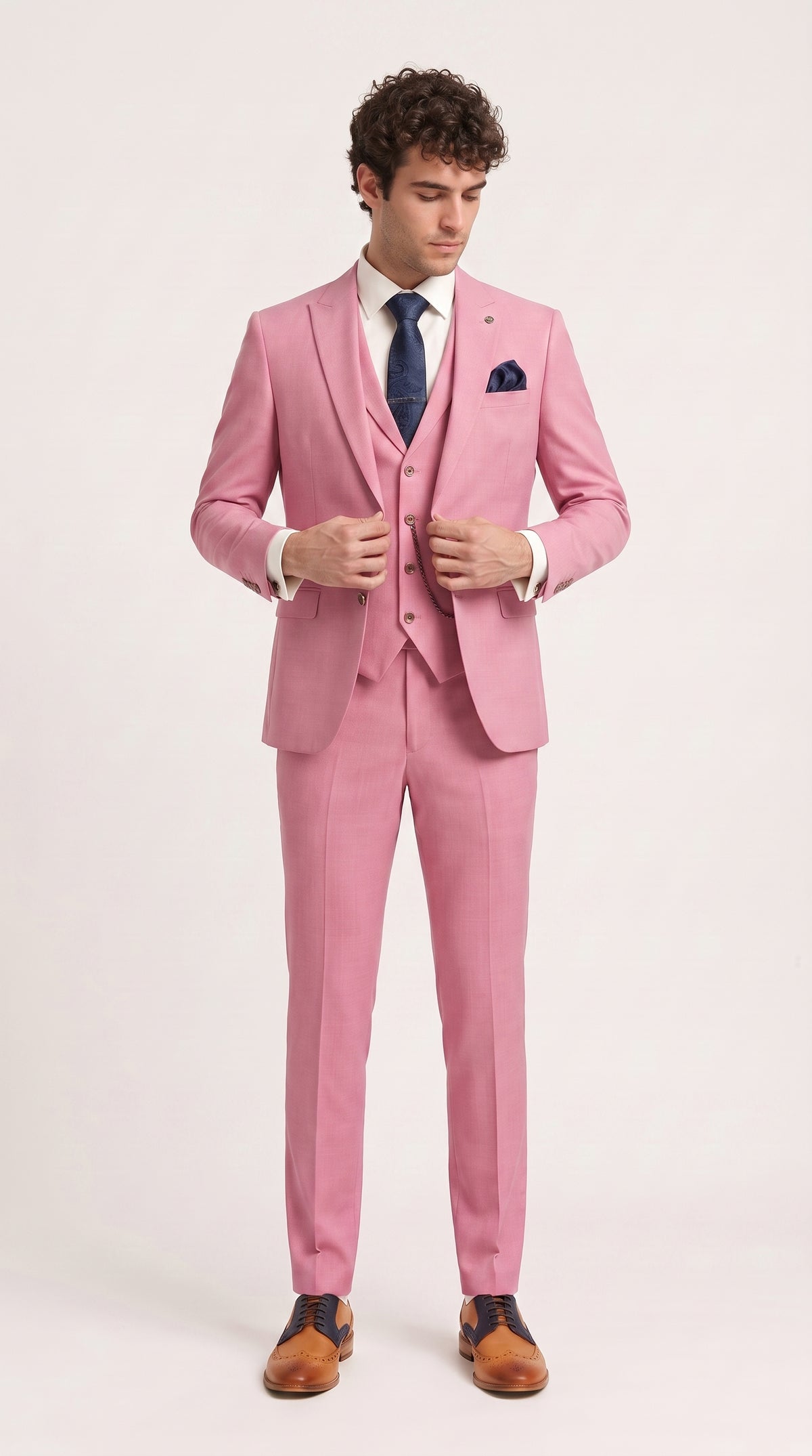 Look #149 styled with Costume trois pièces rose pour homme James, coupe ajustée