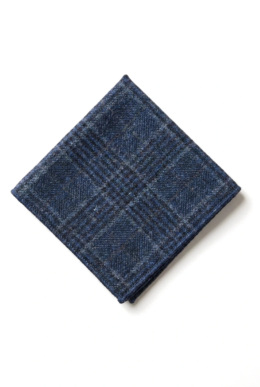 Comparer les couleurs : Cravate et pochette en tweed à chevrons pour homme, motif à carreaux bleu classique.
