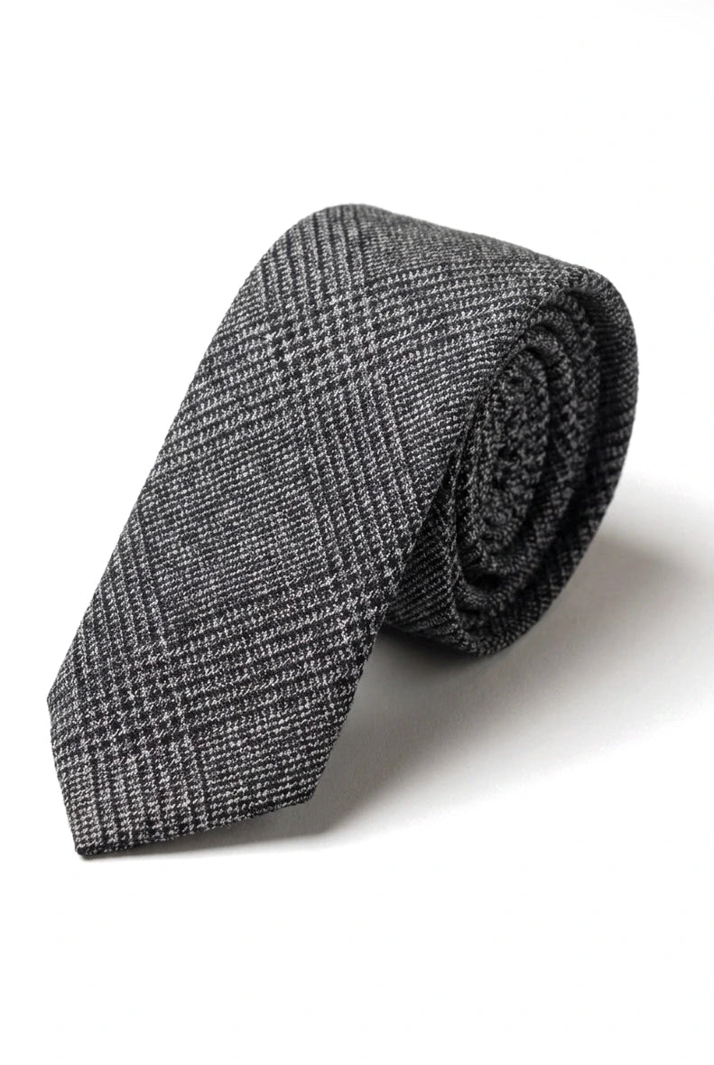 Comparer les couleurs : Cravate et pochette en tweed à chevrons pour homme, motif à carreaux gris classique.