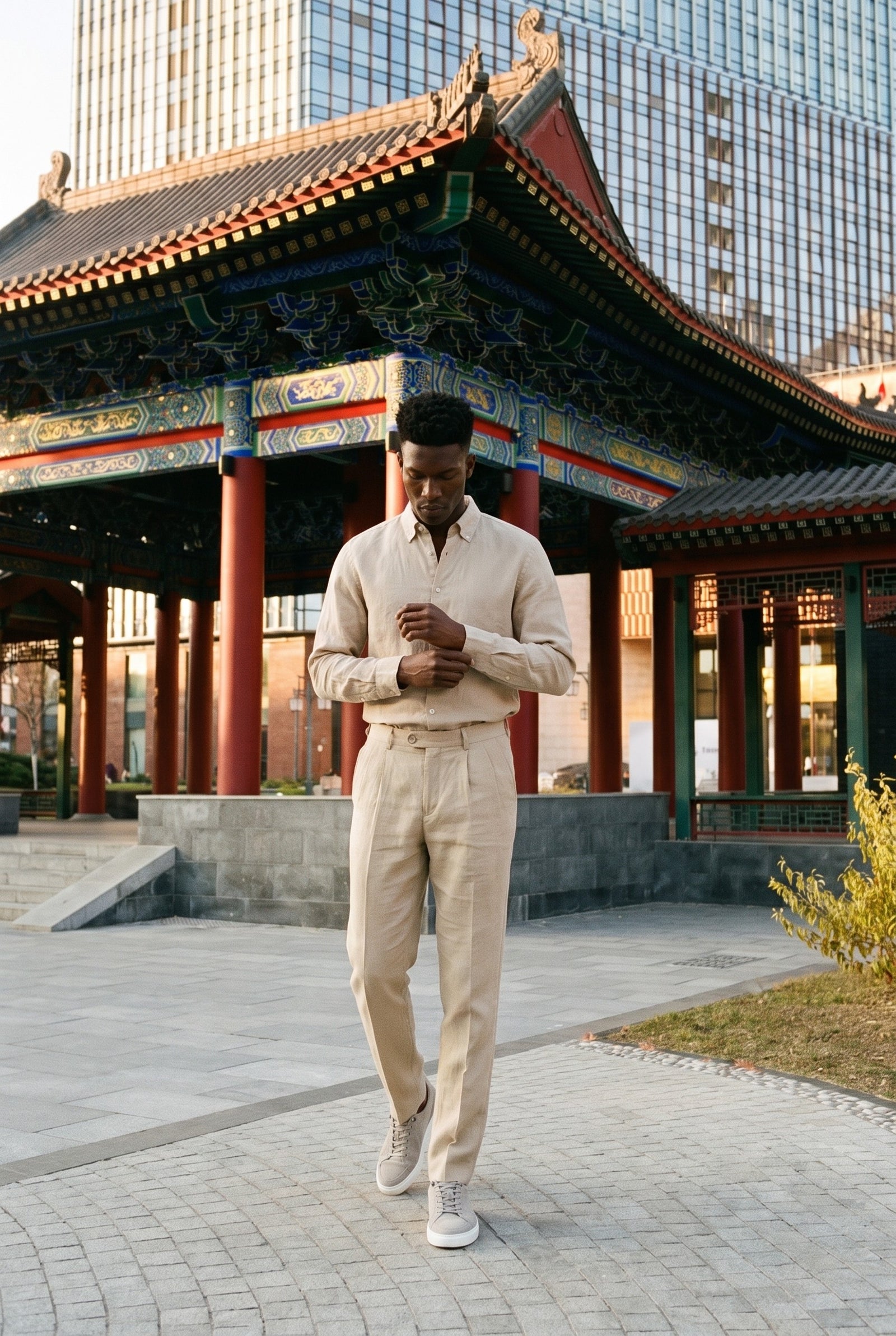 Look #873 styled with Chemise d'été beige en pur lin pour homme, manches longues, boutonnée
