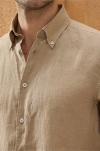 Chemise d'été à manches longues en pur lin beige foncé pour homme