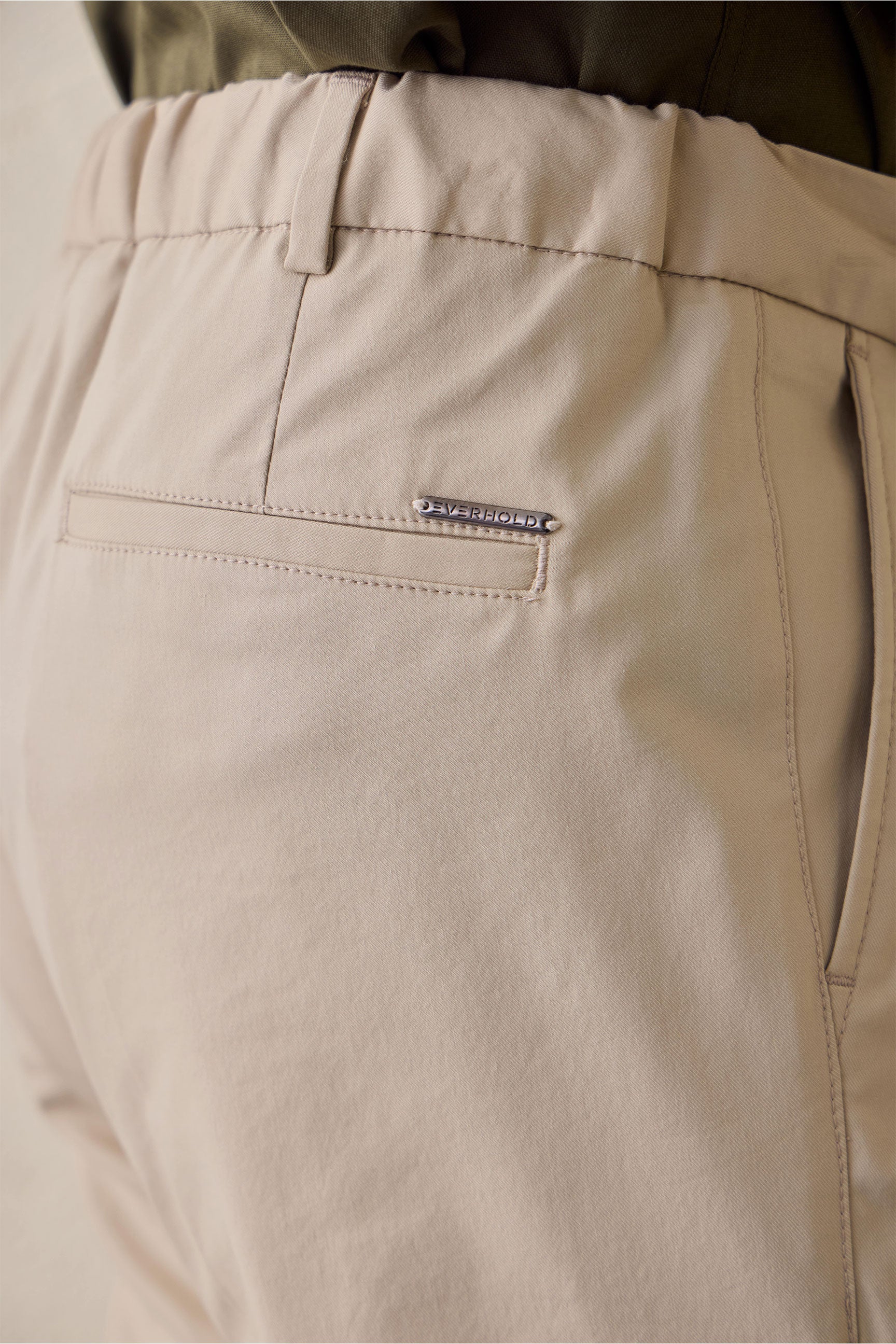 Pantalon beige plissé élégant et décontracté pour homme, coupe classique ajustée