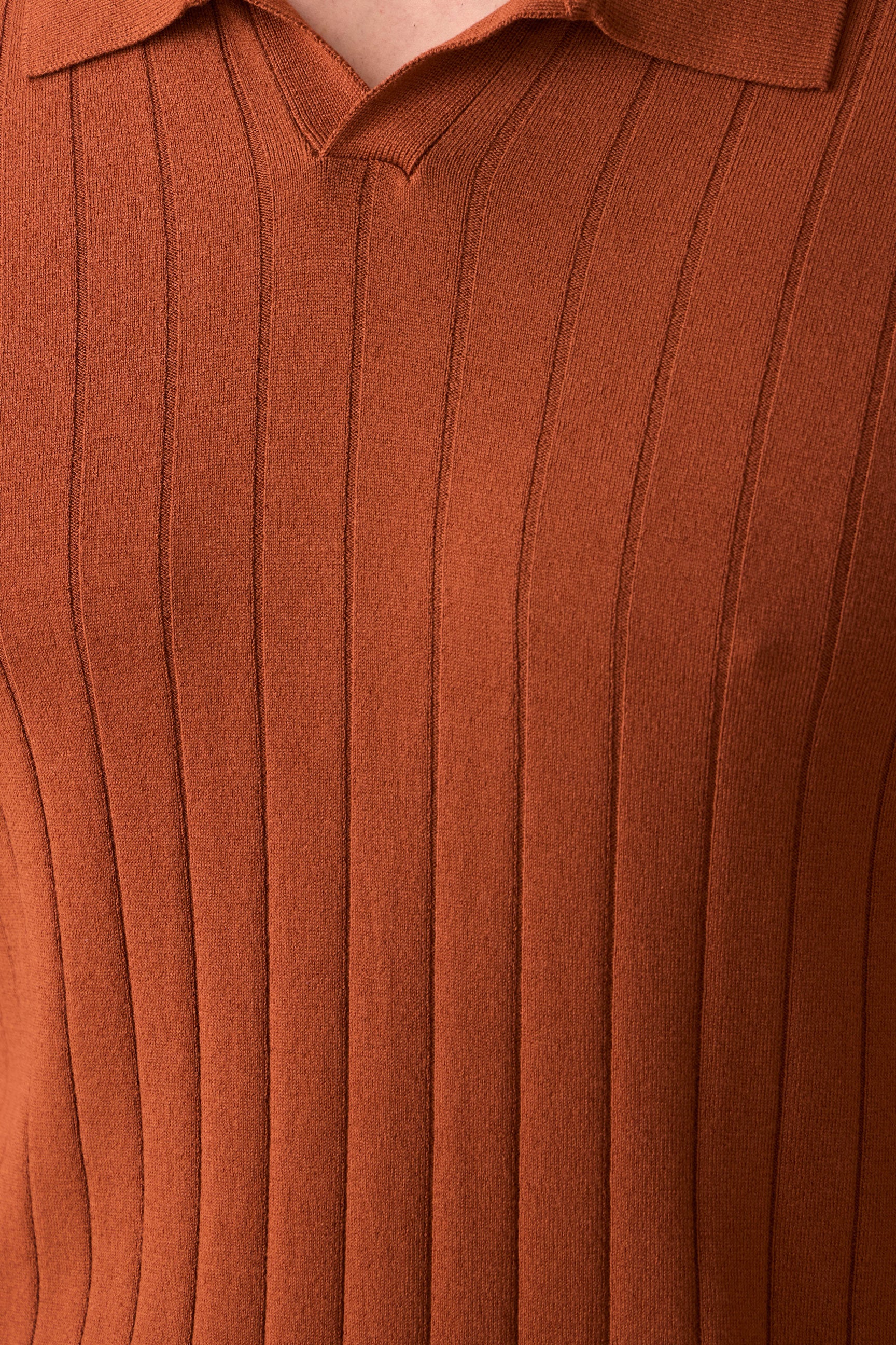 Polo homme en maille côtelée orange rouille