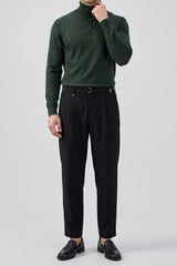 Pull à col roulé vert pour homme, en maille douce à manches longues et mélange de viscose.