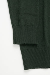 Pull à col roulé vert pour homme, en maille douce à manches longues et mélange de viscose.