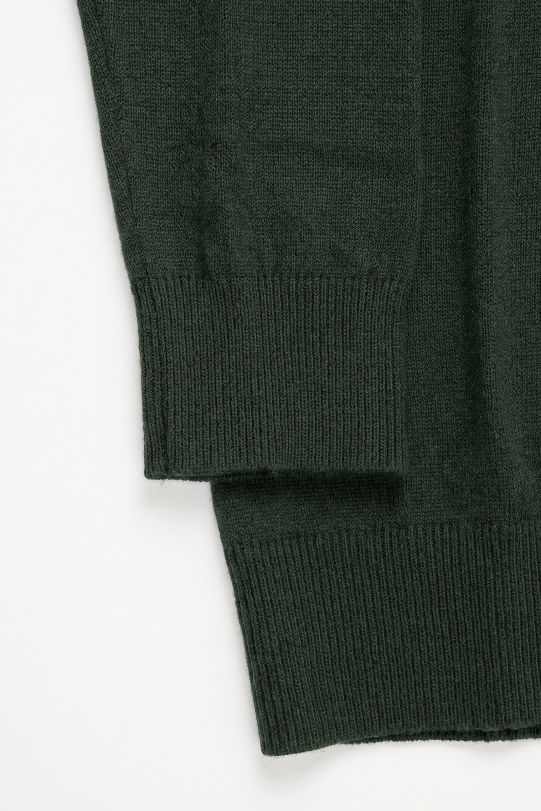 Pull à col roulé vert pour homme, en maille douce à manches longues et mélange de viscose.
