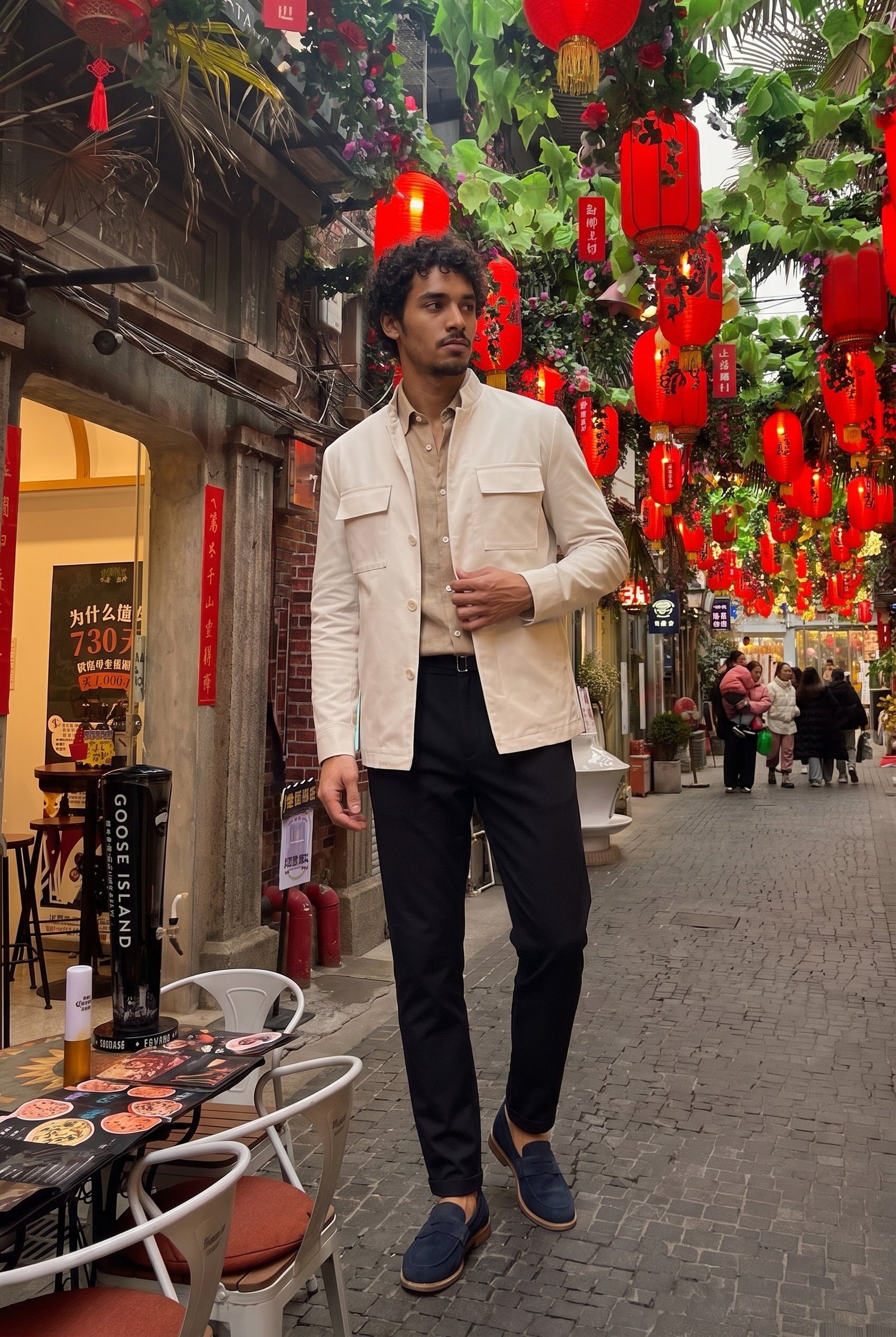 Look #851 styled with Pantalon Gurkha noir plissé pour homme, taille ajustable, coupe fuselée.