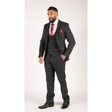 Costume trois pièces Marc Darcy vintage pour homme, en tweed à chevrons bleu marine à carreaux bordeaux.