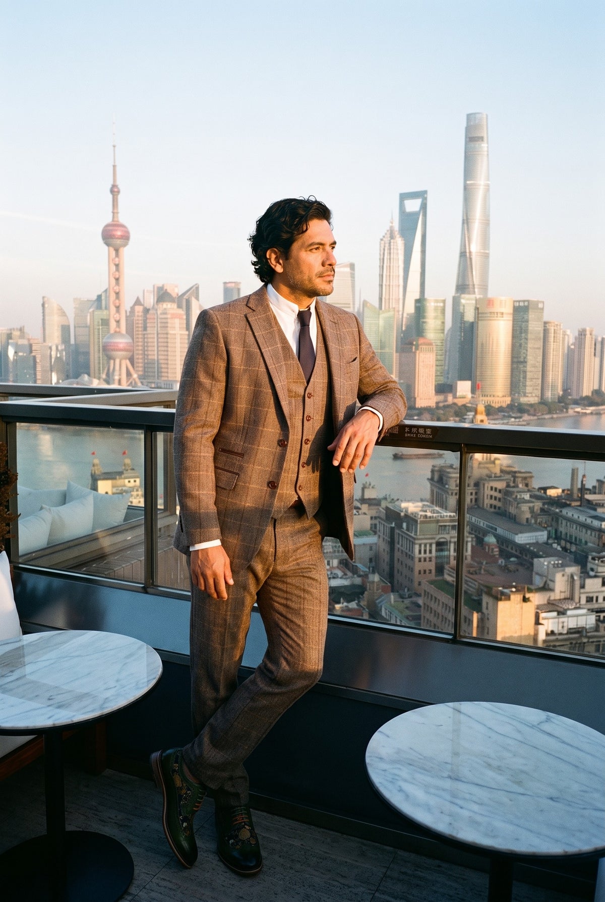 Look #537 styled with Harris - Costume trois pièces pour homme en tweed à chevrons marron