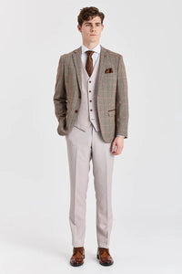 Costume en tweed Harris Brown avec gilet et pantalon contrastants couleur pierre