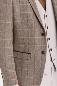 Costume en tweed Harris Brown avec gilet et pantalon contrastants couleur pierre