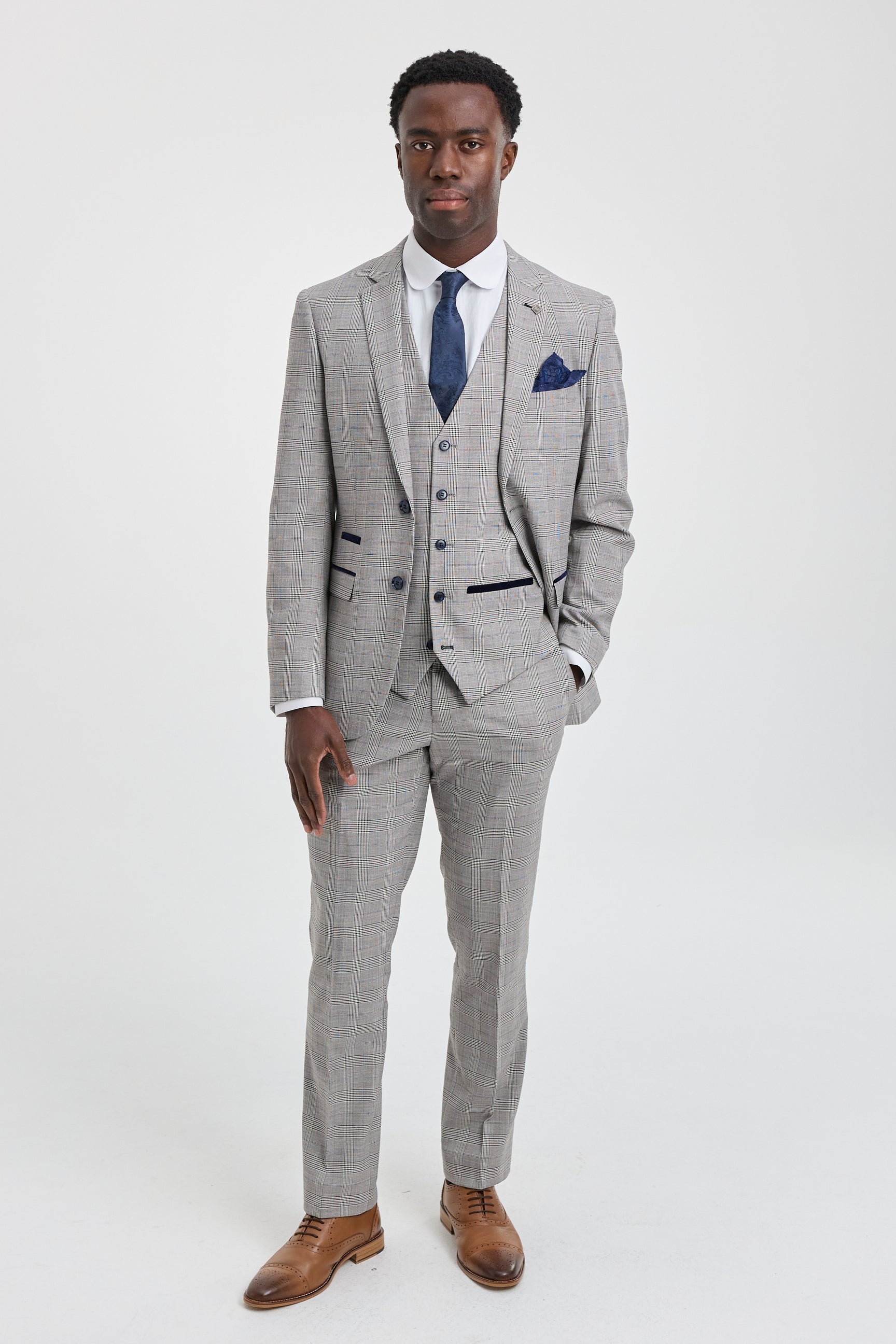 Costume trois pièces Hugo pour homme, gris clair, à carreaux bleu marine et finitions en velours