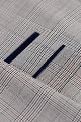 Costume trois pièces Hugo pour homme, gris clair, à carreaux bleu marine et finitions en velours