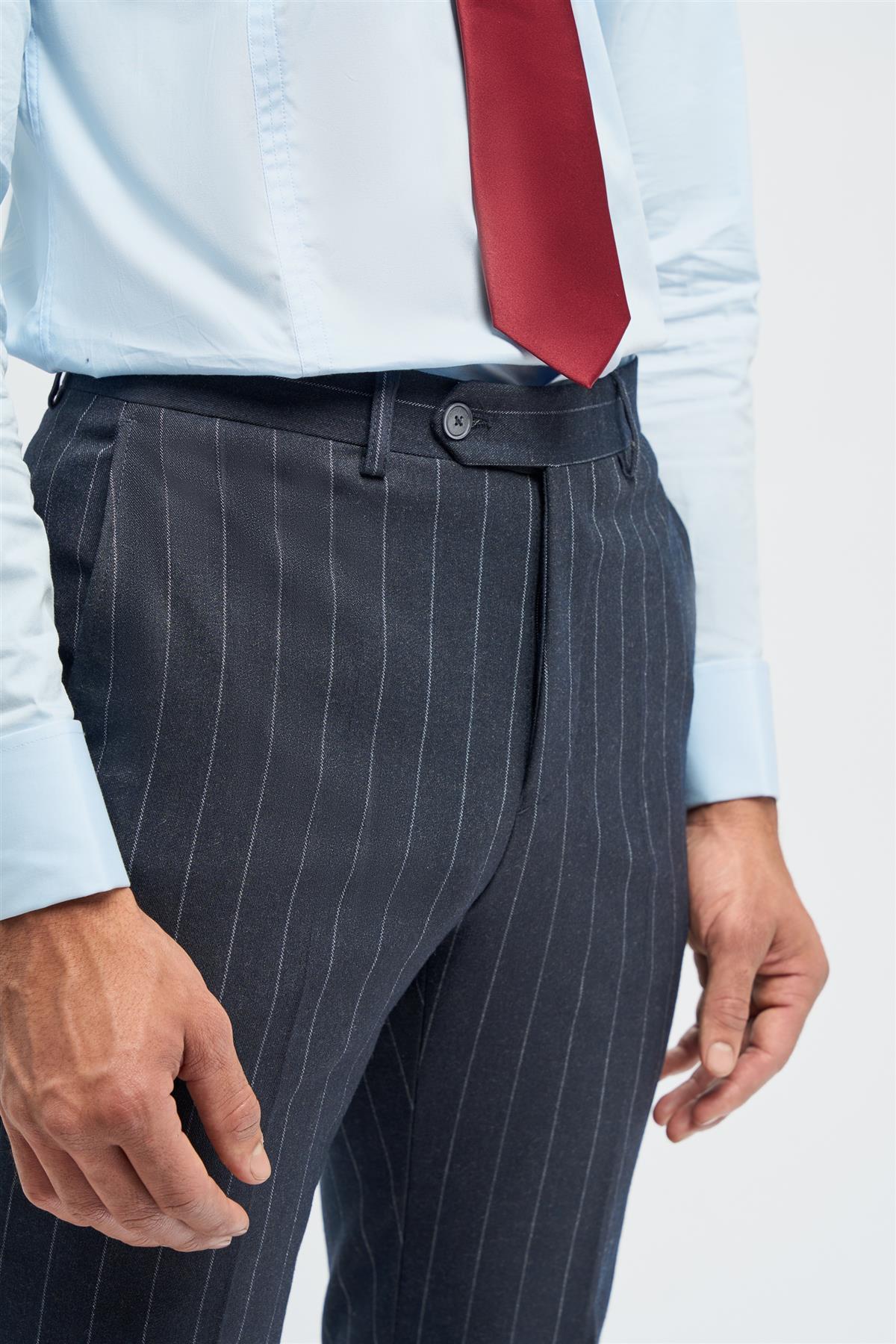 Pantalon à fines rayures bleu marine Invincible pour homme