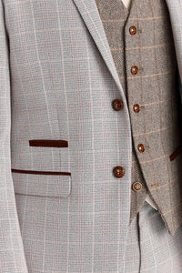 Costume beige Leo avec gilet contrastant en tweed Harris marron