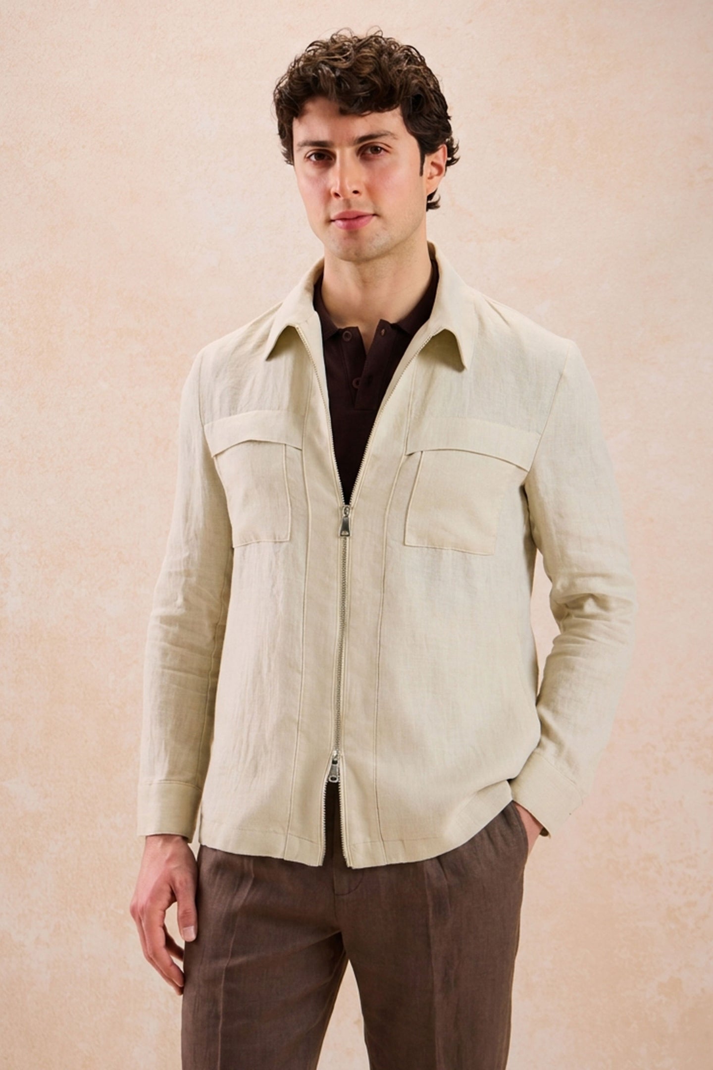 Ensemble veste en lin beige zippée et pantalon marron pour homme, tenue d'été élégante et décontractée