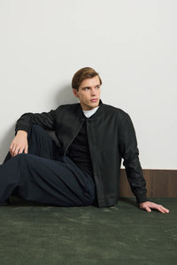 Veste bomber noire minimaliste et élégante pour homme