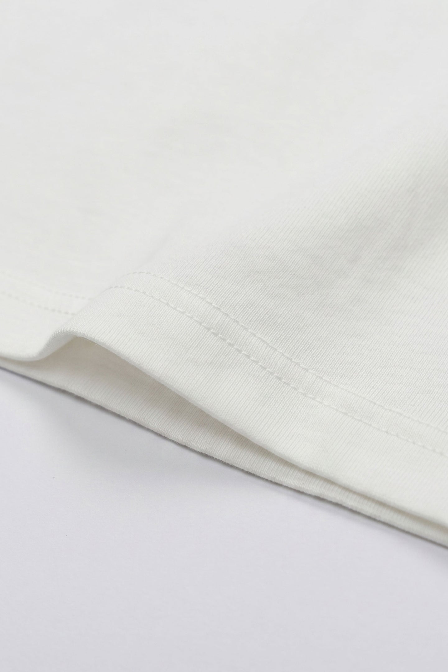 T-shirt classique en coton blanc cassé pour homme