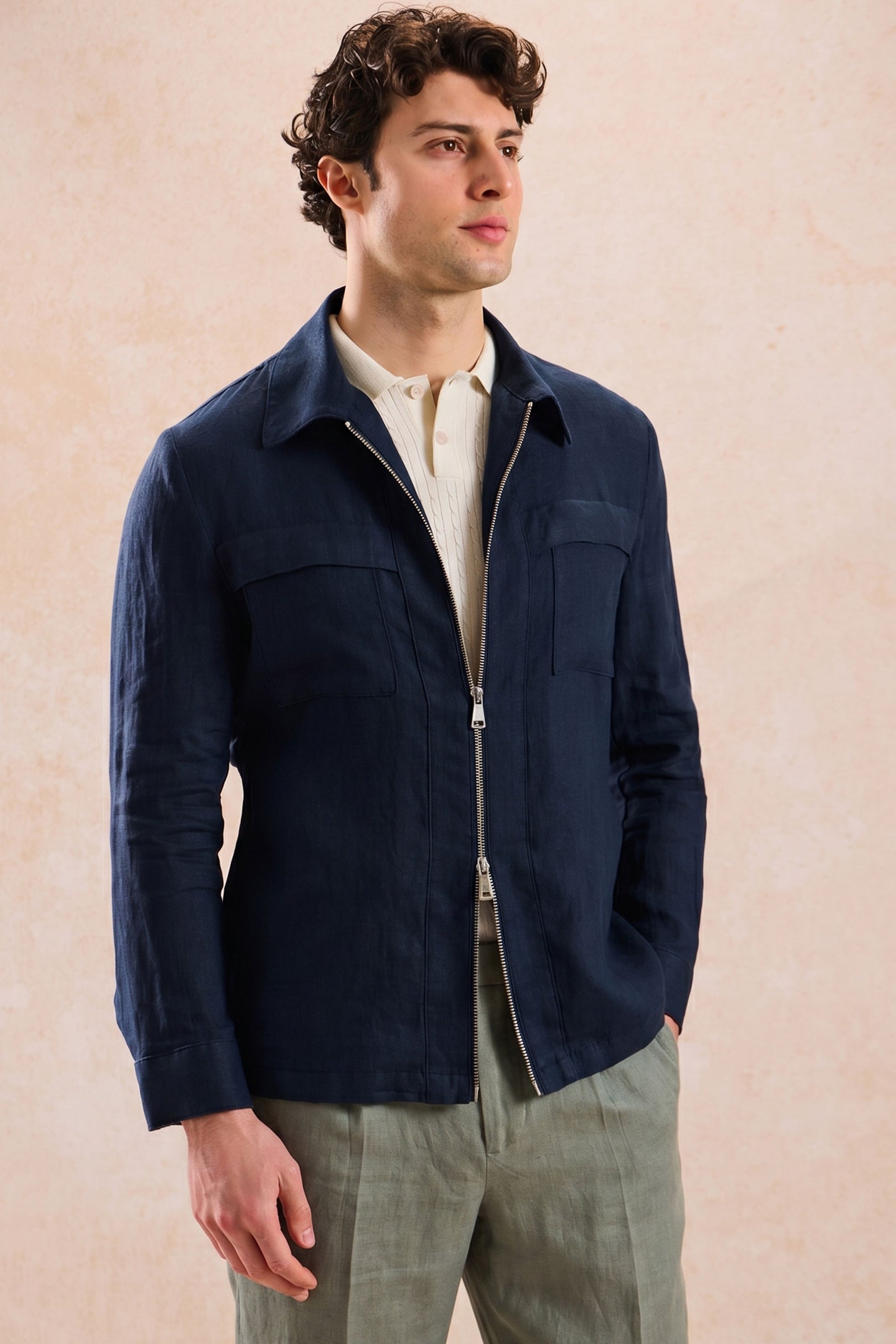Ensemble veste zippée en lin bleu marine et pantalon sauge pour homme, tenue d'été élégante et décontractée