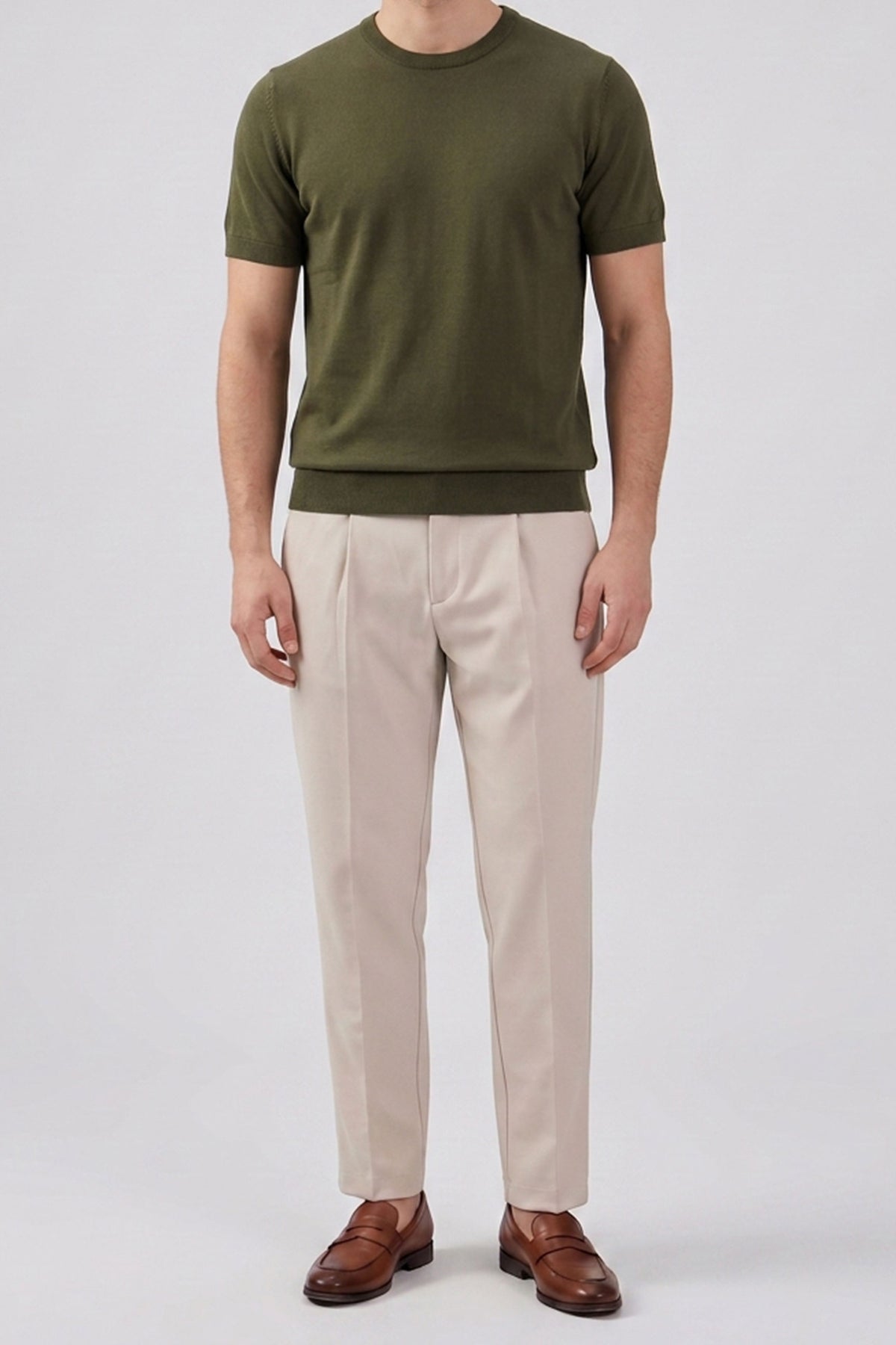 T-shirt homme vert olive en maille, coupe classique, col rond, manches courtes