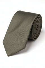 Cravate fine vert foncé pour homme