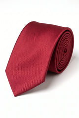 Cravate fine rouge foncé unie pour homme