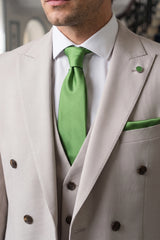 Ensemble cravate verte pour homme avec pochette et boutons de manchette assortis