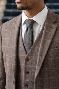 Cravate en tweed de laine mélangée à chevrons gris pour homme